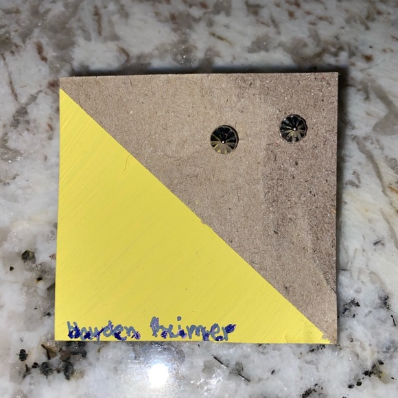 Cheap Dome shaped and green Earings. - Picture 1 of 2